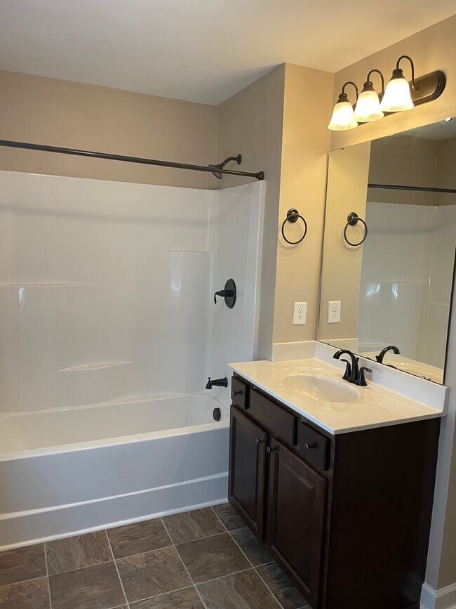 Building Photo - 103 Dartha Ct