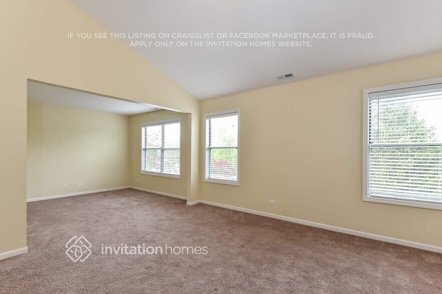 Building Photo - 2499 Deerfield Dr
