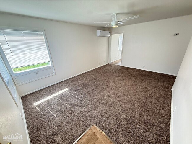 Building Photo - 1420-1420 Queen Ave