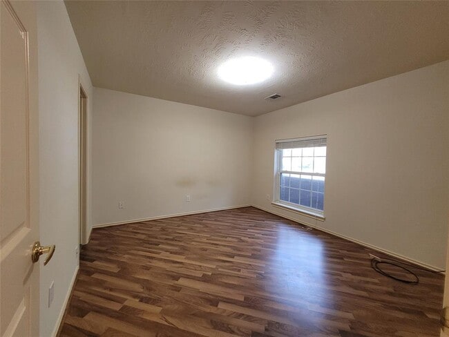 Building Photo - 1904 Timber Creek Dr