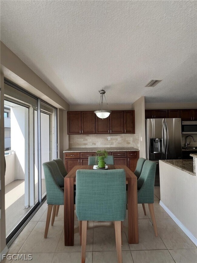 Building Photo - 4803 Sunset Ct