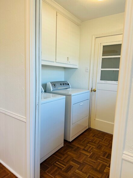 Building Photo - 619 Twilight Trl