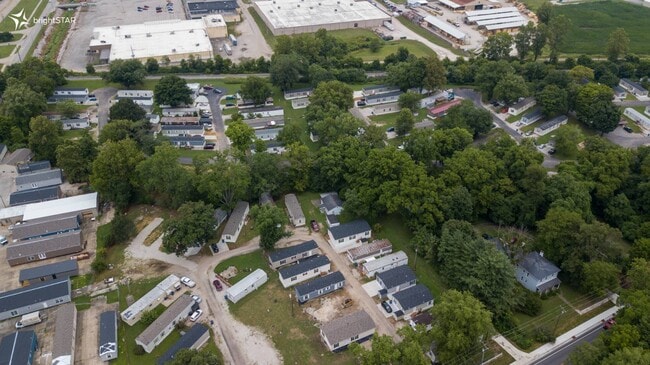 Building Photo - 10 Parkview Dr