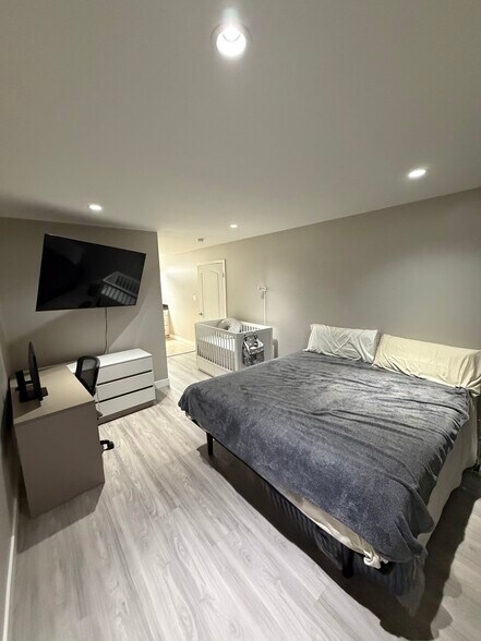 Bedroom - 1345 Cabrillo Park Dr