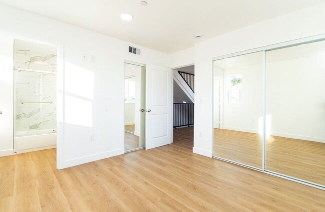 Building Photo - 912 56th St