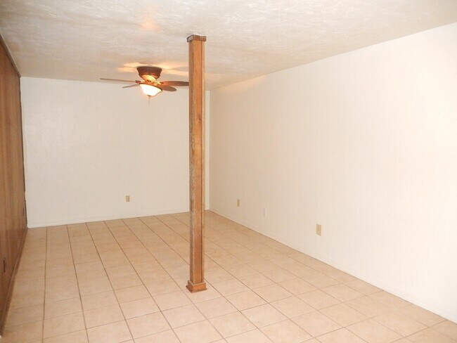 Building Photo - 1802 Salmon Dr
