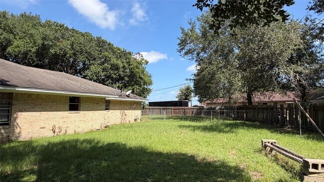 Building Photo - 1410 S Circle St