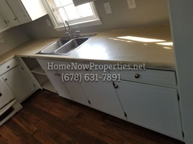 Building Photo - 2 Bed / 2.5 Bath Townhome Near Downtown La...