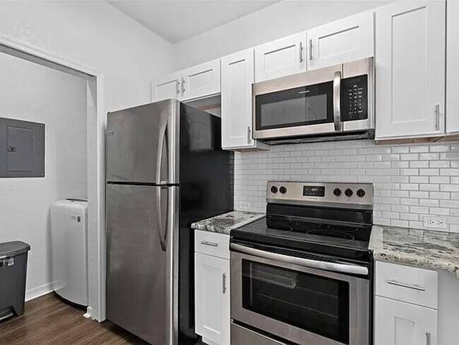 Building Photo - Stylish 2 Bed, 1 Bath Condo in Bella Terra...