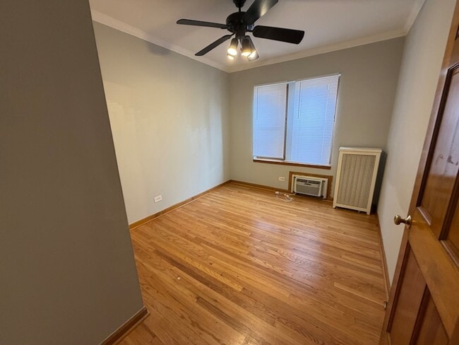 Building Photo - 10913 S Longwood Dr