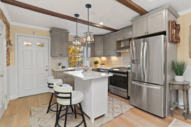 Building Photo - 376 Knapps Hwy