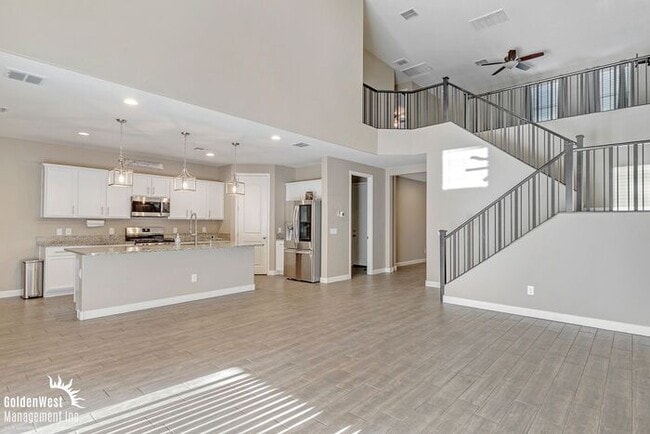 Building Photo - Beautiful 4Bdm 2Ba Two-Story Home with Poo...