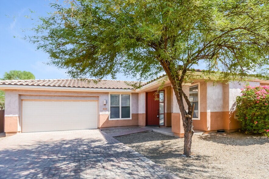 Building Photo - 13673 W Cypress St