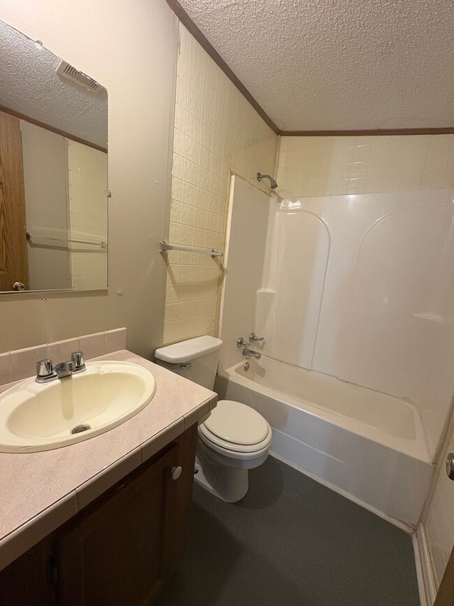 Building Photo - Spacious 3 Bed 2 Bath Mobile Home
