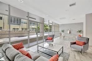 Building Photo - 3113 S Ocean Dr