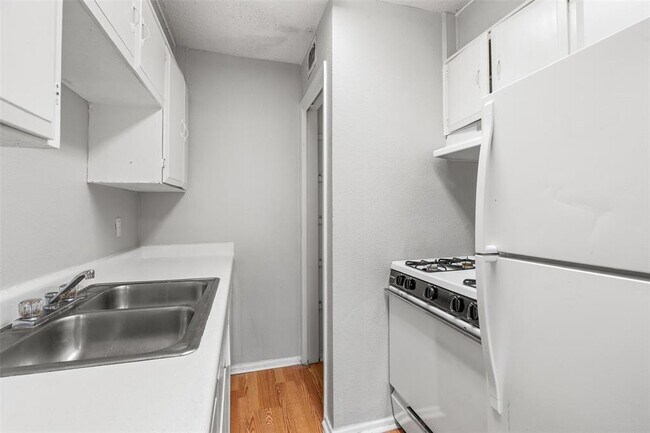 Building Photo - 307 E 31st St