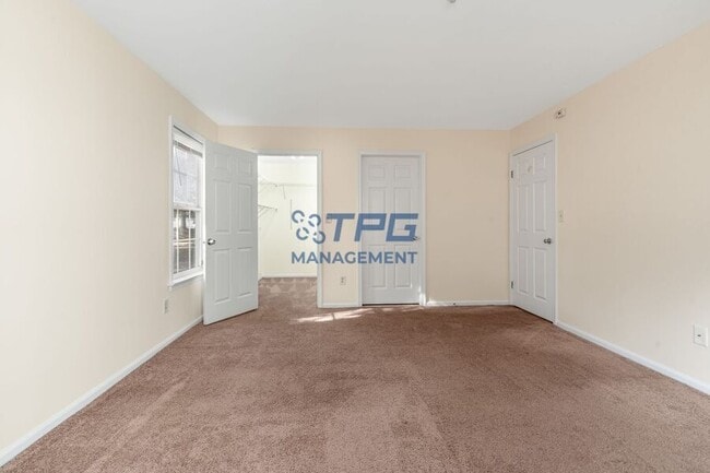 Building Photo - 414 Waterford Dr