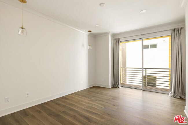 Building Photo - 2204 Fox Ln
