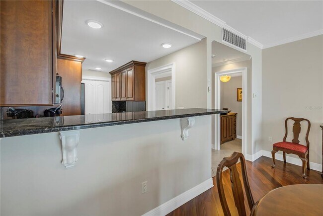 Building Photo - 1 Beach Dr SE