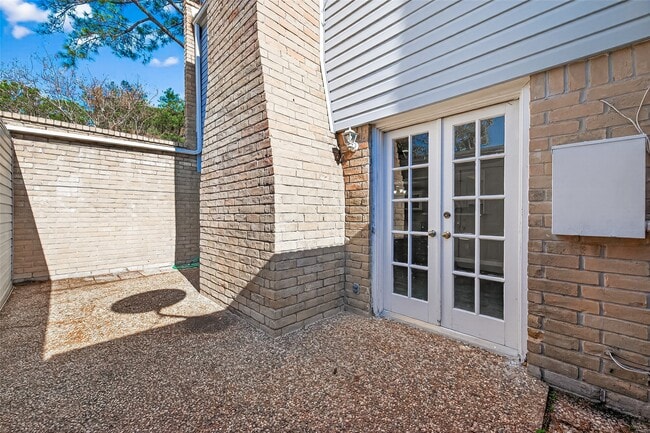 Building Photo - 10738 Briar Forest Dr