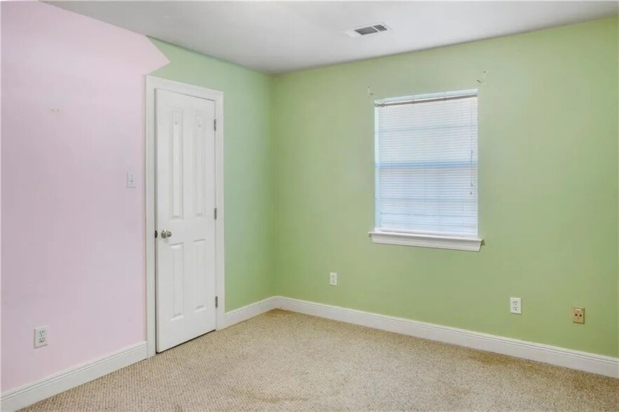 Building Photo - 122 Woodcrest Dr