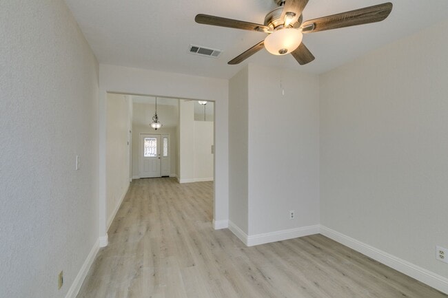 Building Photo - Lovely 1 story home near Warm Springs and Green Valley Pkwy with LARGE backyard!