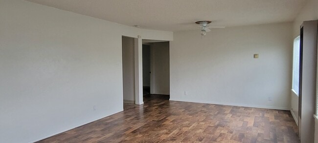 Building Photo - Westside 2 Bedroom 1 Bath House