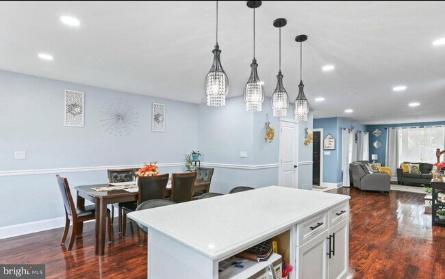 Building Photo - 234 Howell St