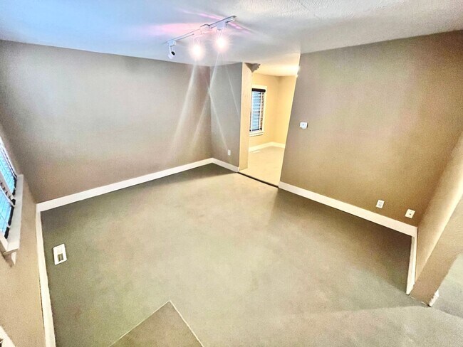 Building Photo - 424/424A, 424B W. Washington Street