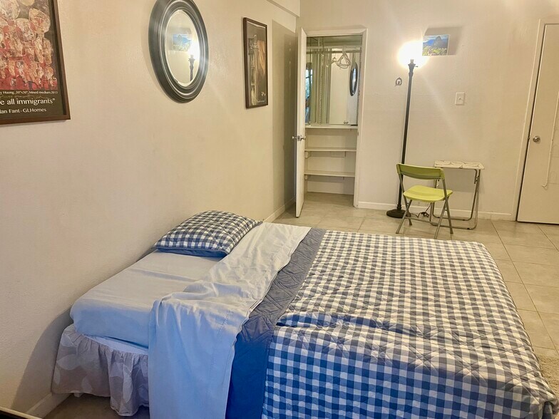 Building Photo - 351 E Thomas Rd