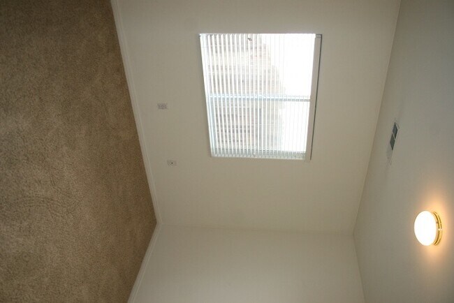 Building Photo - 11917 Roaring River Ave