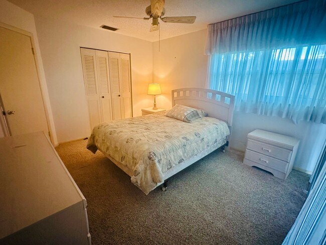 Building Photo - 2/2 Furnished 55+ Condo