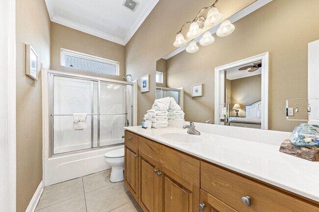 Building Photo - 1242 W Lagoon Ave