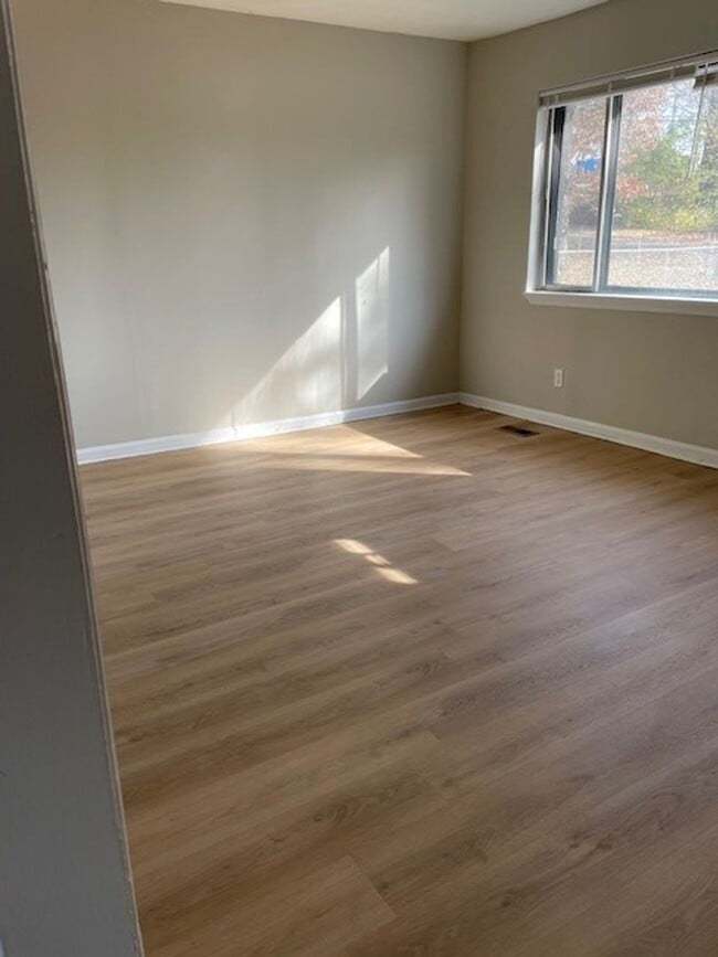 Building Photo - SINGLE FAMILY HOME ~ MOVE IN SPECIAL: NO RENT UNTIL FEBRUARY