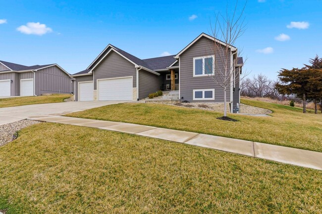 Building Photo - Stunning 6 Bed, 3 Bath Heritage Hills Home | 3-Car Garage | Walk-Out Basement