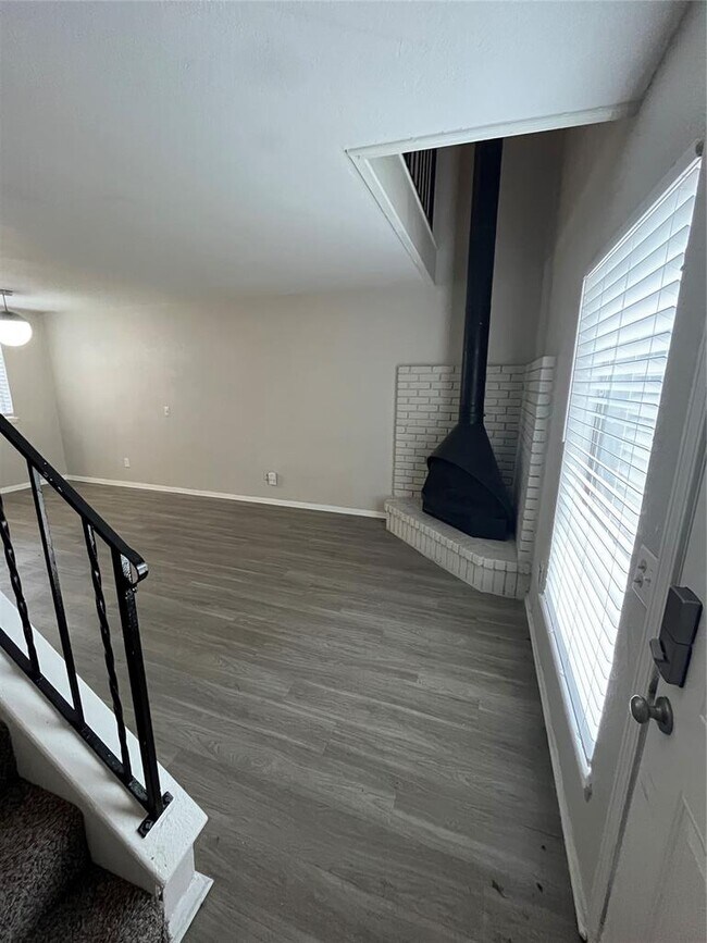 Building Photo - 401 NW 24th St