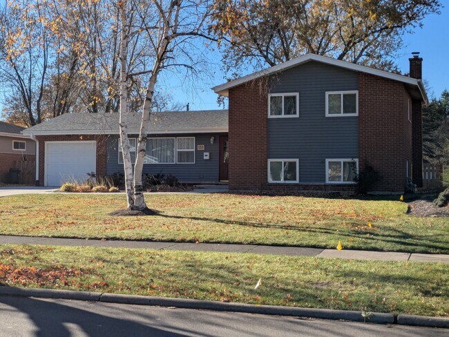 Primary Photo - 6 S Waterman Ave