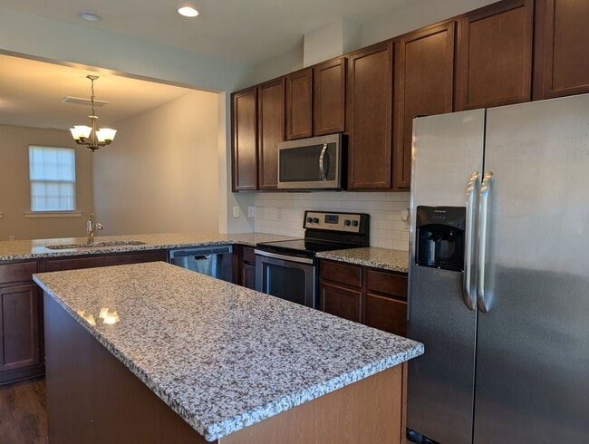 Building Photo - Beautiful Townhome located in Brightwalk!