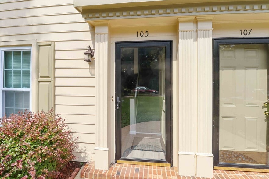 Building Photo - 105 Rhum Pl