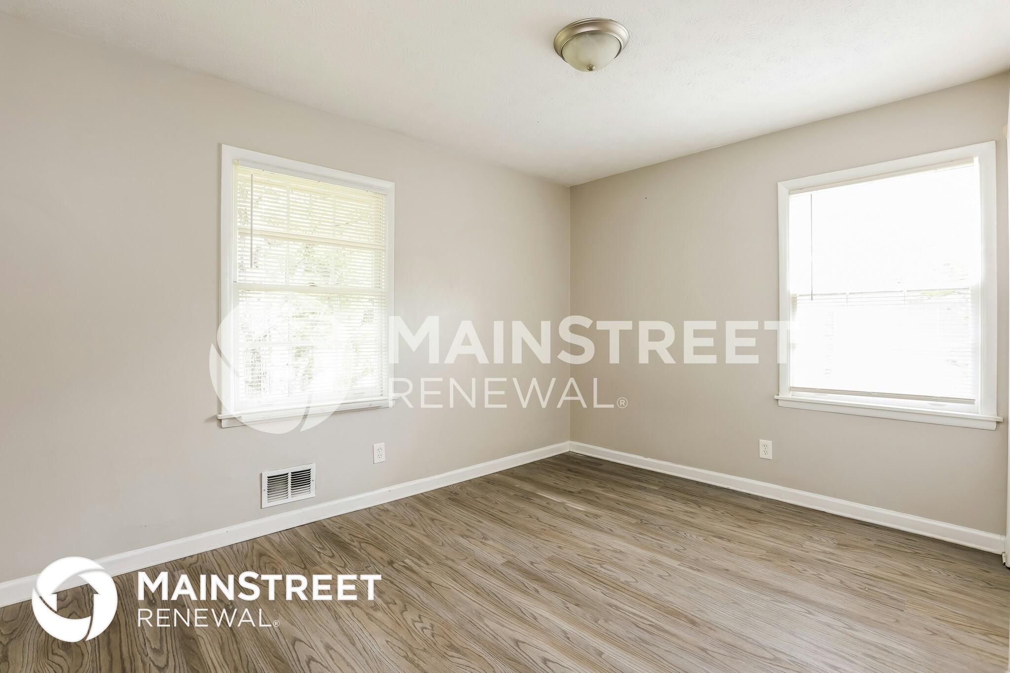 Building Photo - 454 Roxbury Dr