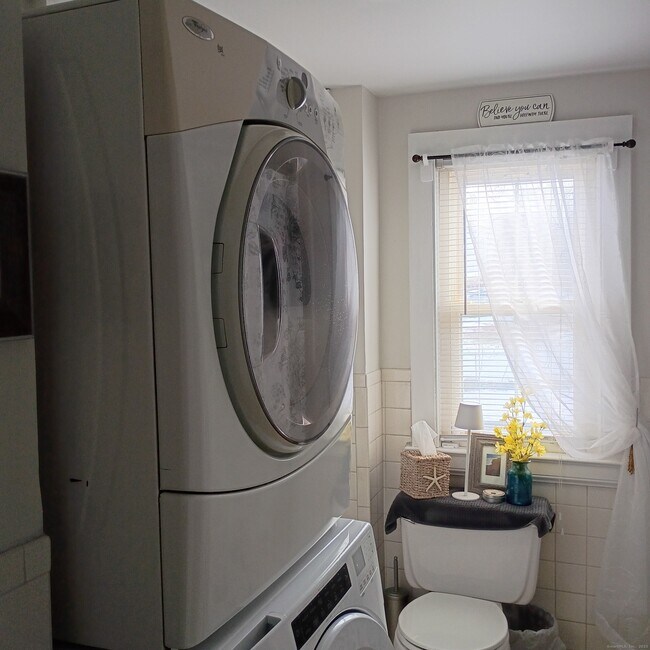 Building Photo - 59 View St