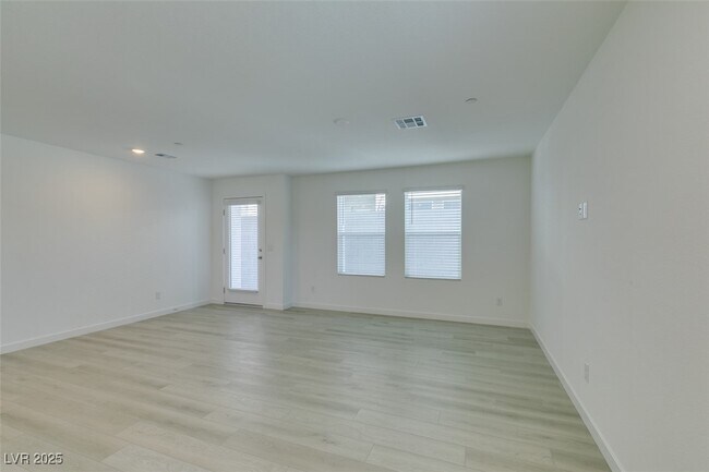 Building Photo - 6229 Mangler St