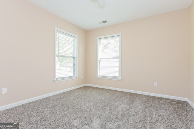 Building Photo - 151 Oak Haven Dr