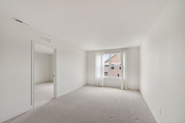 Building Photo - Modern Luxury with Waterfront Views in West Carmel