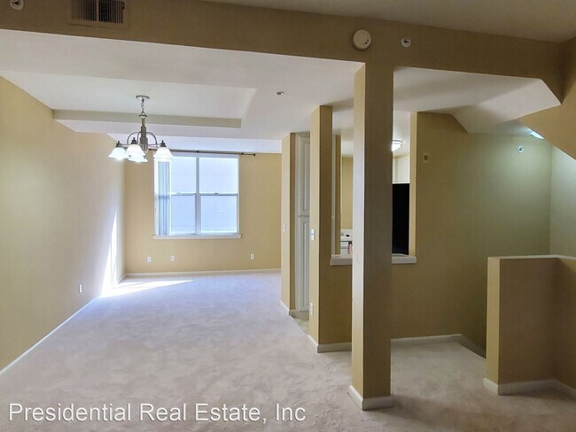 Building Photo - 379 Dunsmuir Terrace