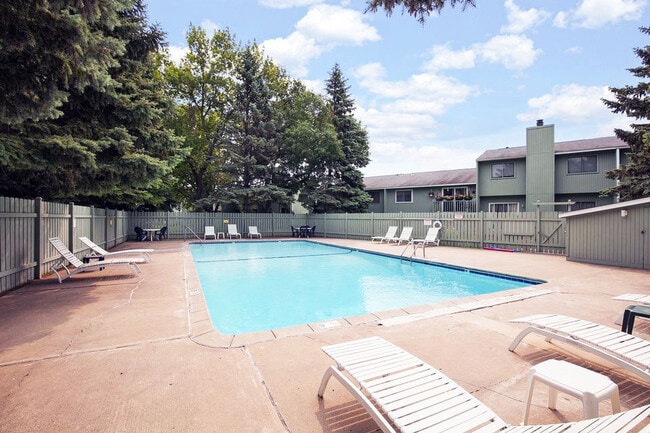 Building Photo - Wonderful 3 Bed 2 Bath Townhome in Little Canada