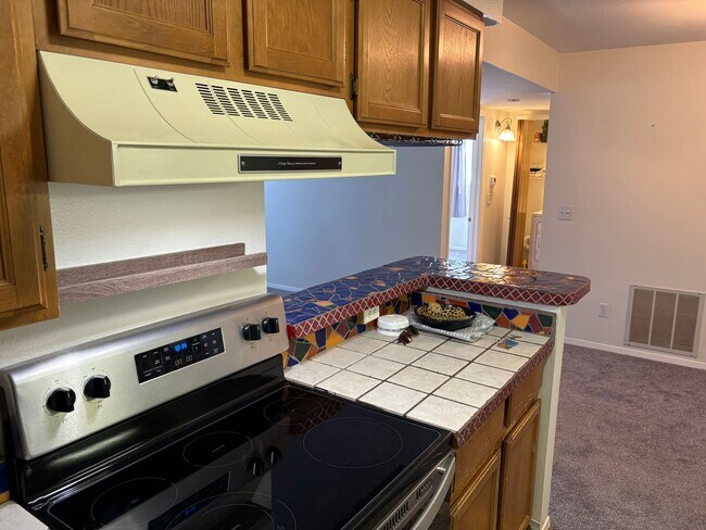 Building Photo - 1 Bed 1 Bath Condo With Large Covered Balcony & Community Pool.