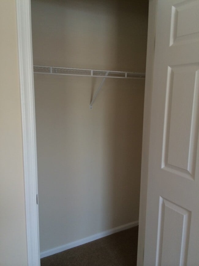 Building Photo - 365 Deputy Ln