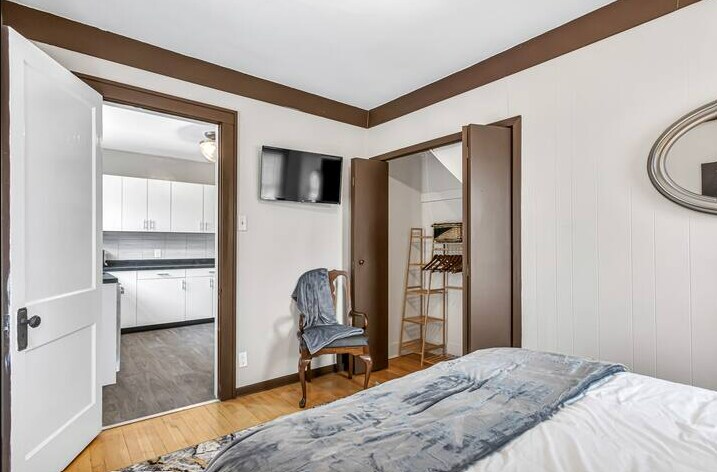 Building Photo - 817 Bell Ave