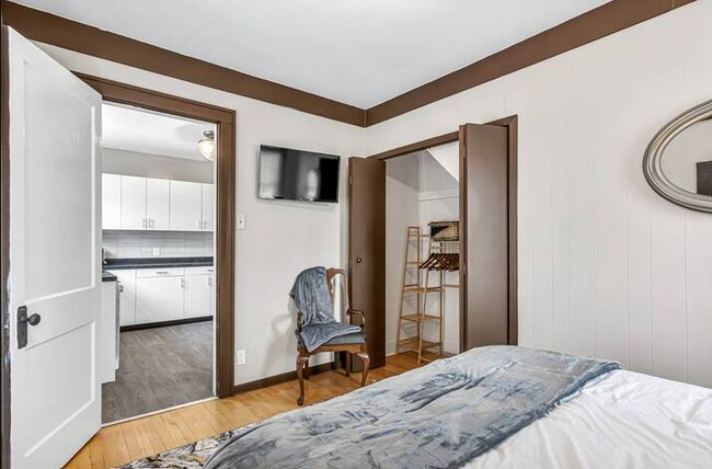 Building Photo - 817 Bell Ave